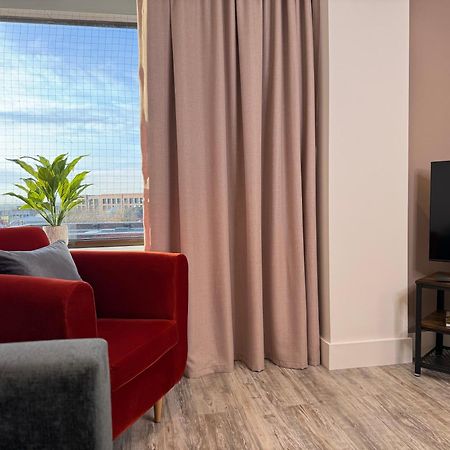 Elegant One Bedroom Apartment Swindon Eksteriør bilde