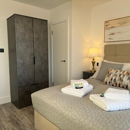 Elegant One Bedroom Apartment Swindon Eksteriør bilde
