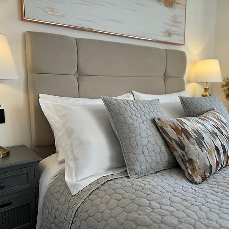 Elegant One Bedroom Apartment Swindon Eksteriør bilde