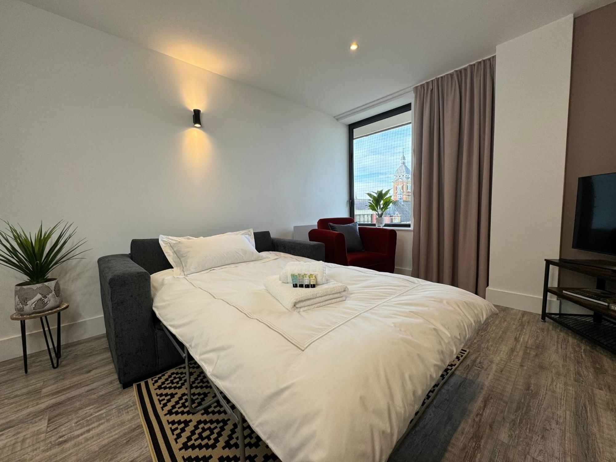 Elegant One Bedroom Apartment Swindon Eksteriør bilde