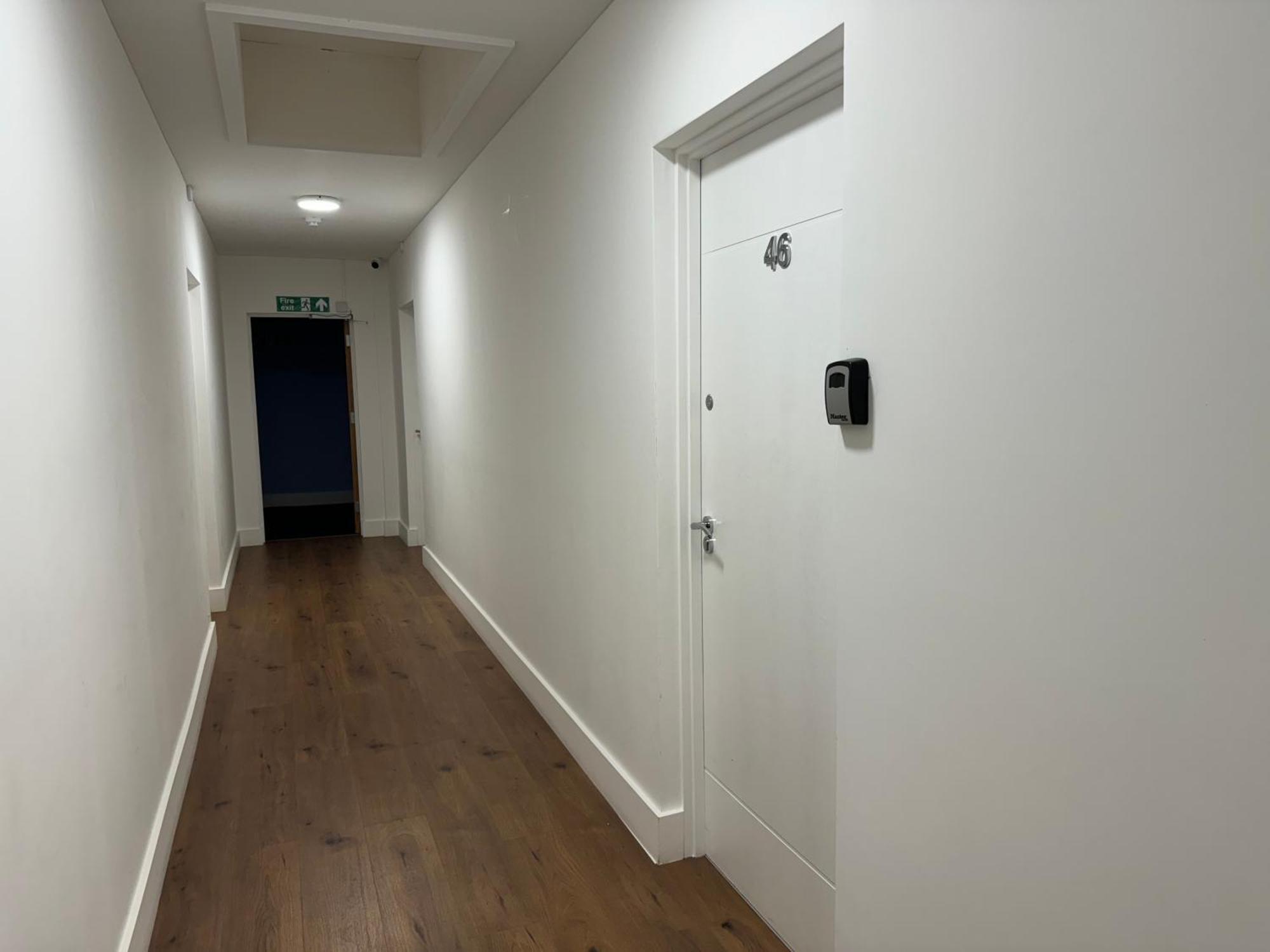 Elegant One Bedroom Apartment Swindon Eksteriør bilde