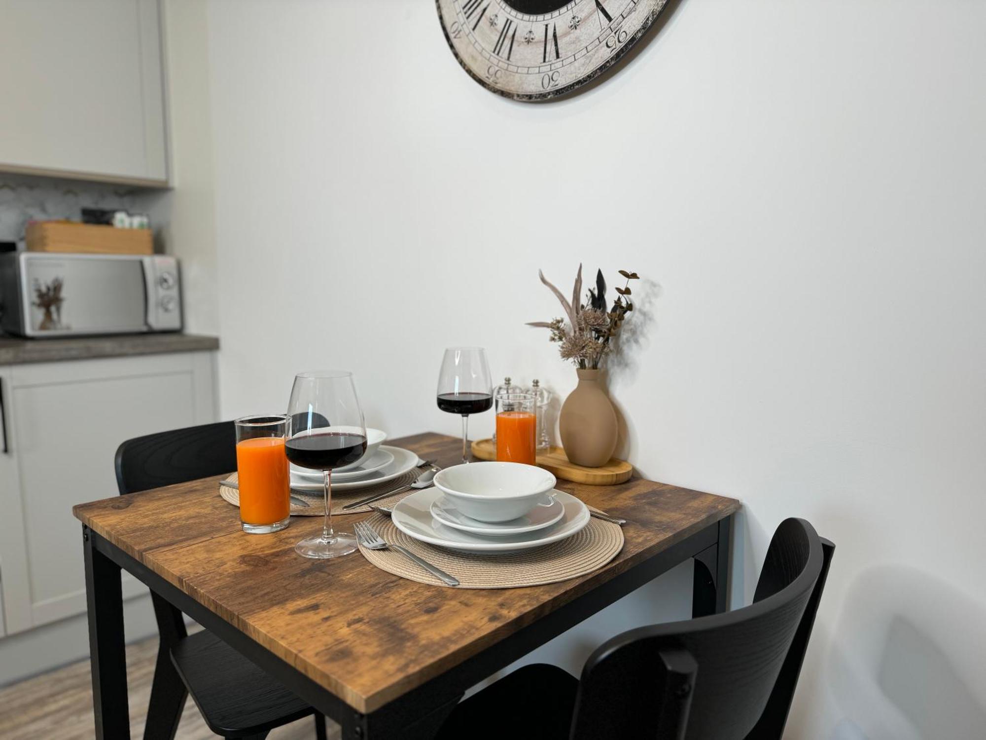 Elegant One Bedroom Apartment Swindon Eksteriør bilde