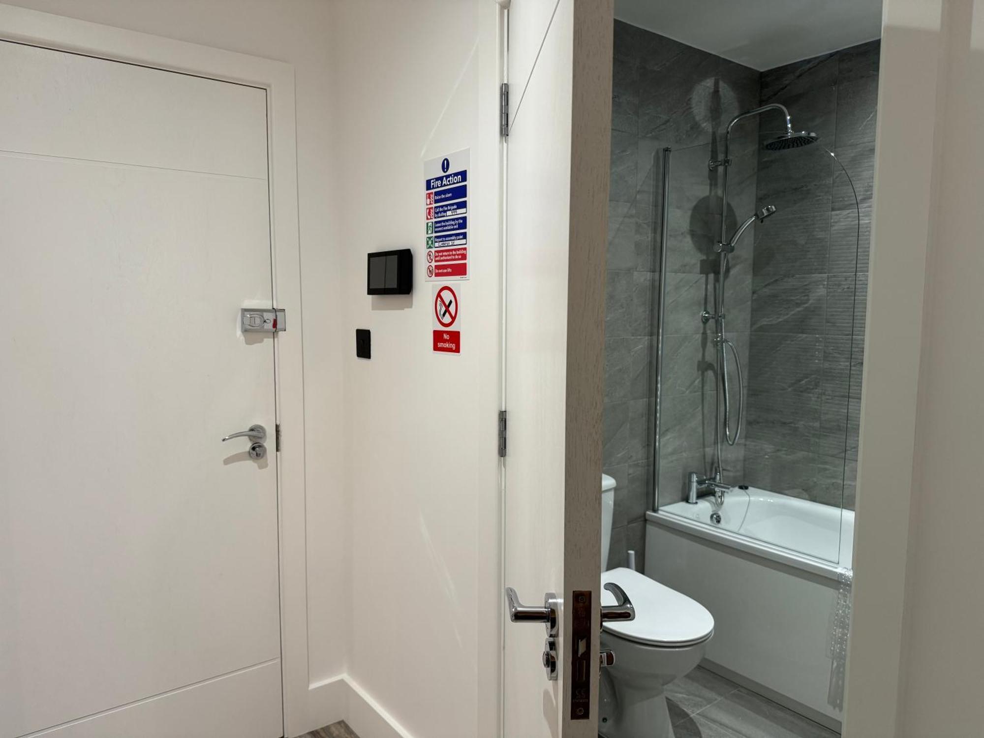 Elegant One Bedroom Apartment Swindon Eksteriør bilde