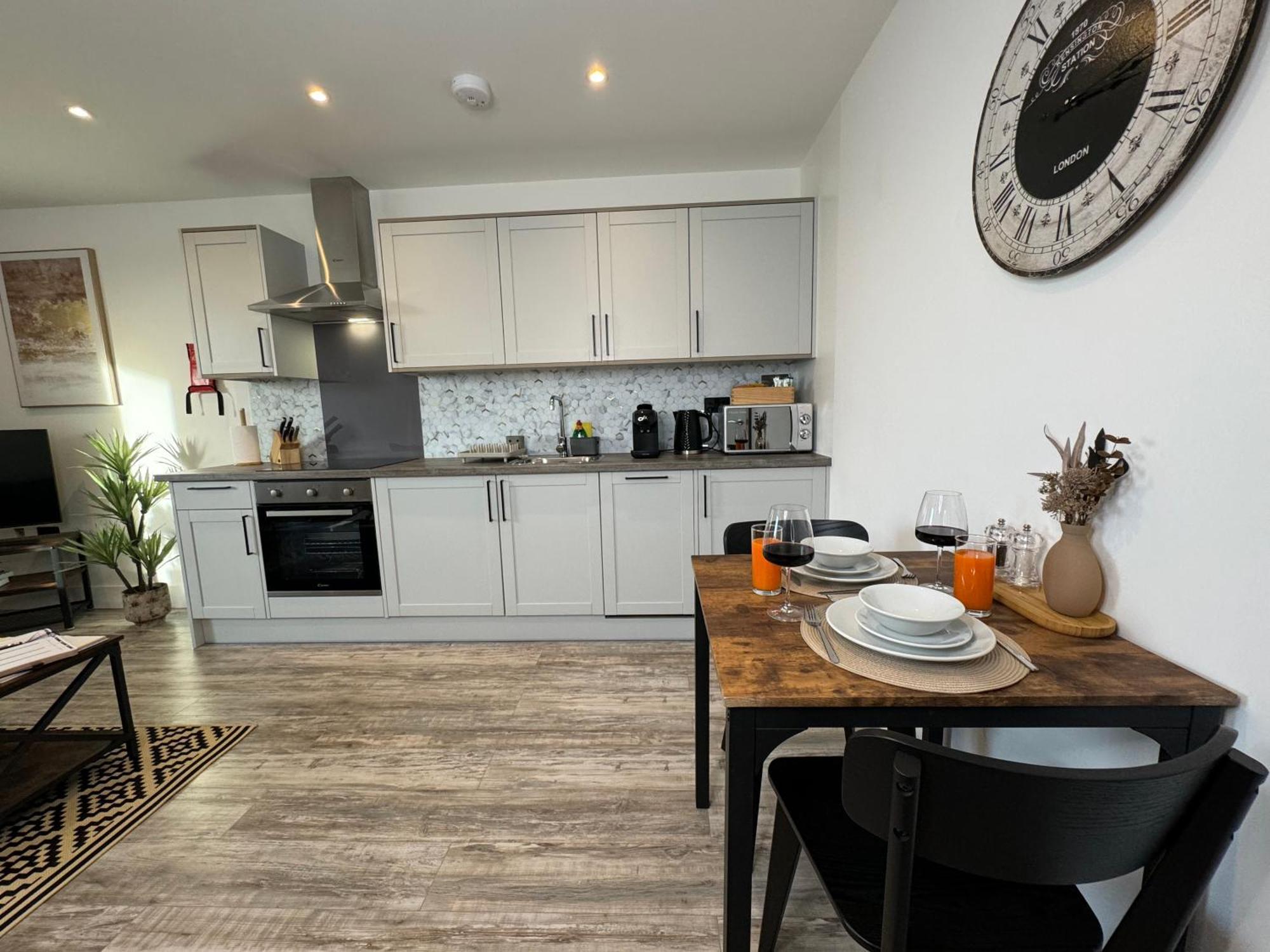 Elegant One Bedroom Apartment Swindon Eksteriør bilde