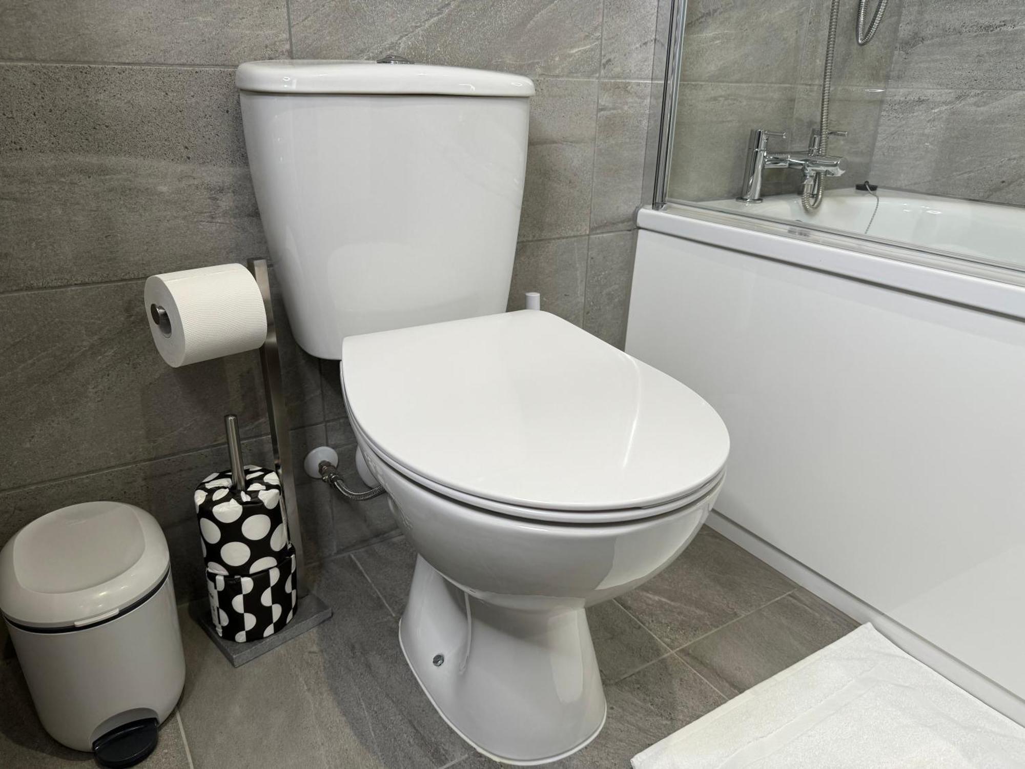 Elegant One Bedroom Apartment Swindon Eksteriør bilde